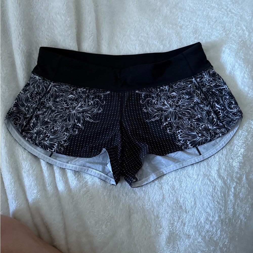 Lululemon Women's Black and White Patterned Shorts